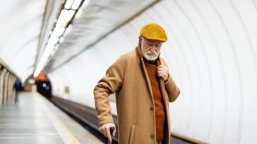 O que significa caminhar de cabeça baixa segundo a psicologia