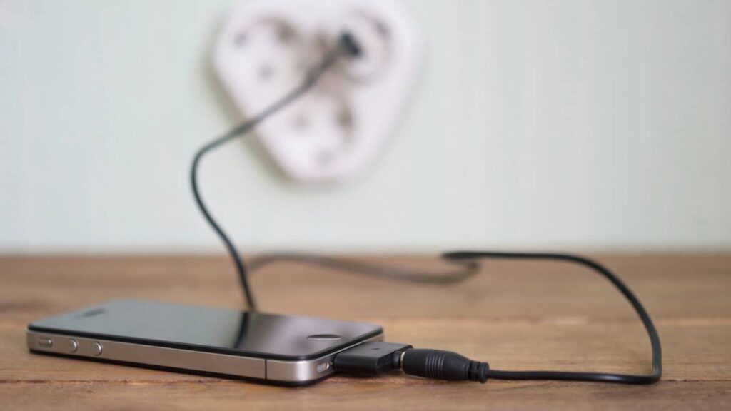 O que acontece quando você ativa o modo avião ao carregar o celular