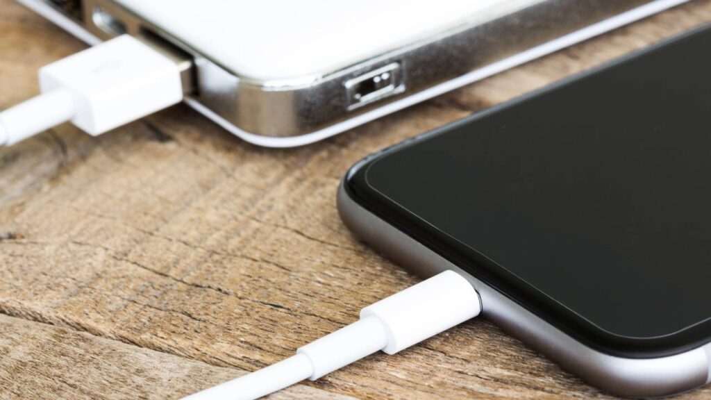 O que acontece quando você ativa o modo avião ao carregar o celular