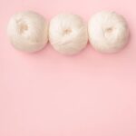 A técnica que garante caimento perfeito na blusa de crochê mais leve do verão