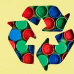 O truque com tampinhas que está salvando hortas e vasos no Brasil