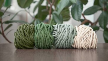 A bolsa de crochê com fio de malha mais prática e estilosa