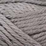 O modelo de tapete em crochê que está aparecendo em lares com décor moderno e artesanal