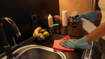 O método mais eficaz para afastar de vez o cheiro de esgoto