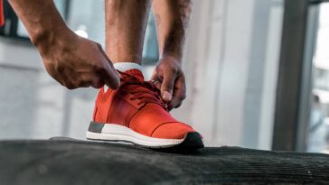 Por que cada vez mais pessoas estão abandonando o talco nos sapatos