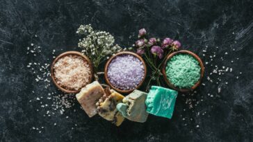 Um simples ramo de lavanda pode mudar o cheiro do seu armário