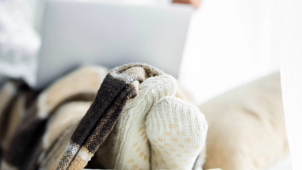 Dormir de meia pode dizer muito sobre sua mente e seu corpo segundo especialistas