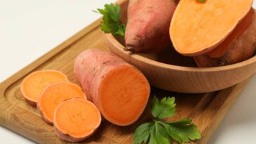 O alimento comum que regula a pressão e melhora seu sono naturalmente