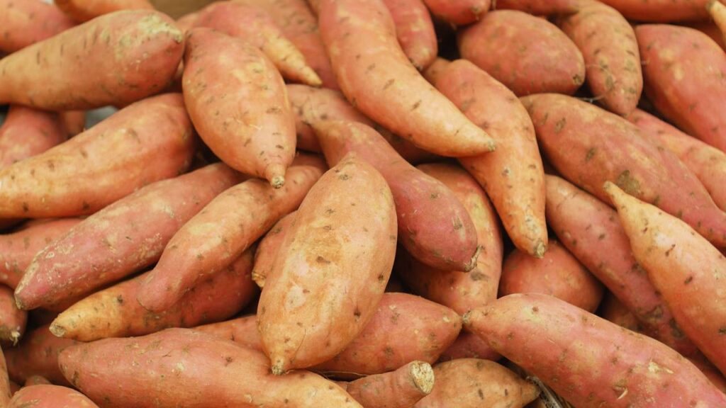 O alimento comum que regula a pressão e melhora seu sono naturalmente