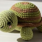 Amigurumi tartaruga em crochê para encantar na decoração infantil