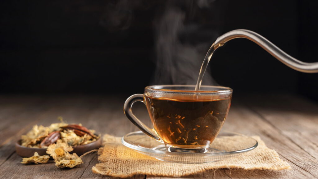 Infusão noturna que protege a flora intestinal e evita inchaço abdominal
