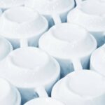 Secar copos com a boca para baixo pode esconder um risco silencioso