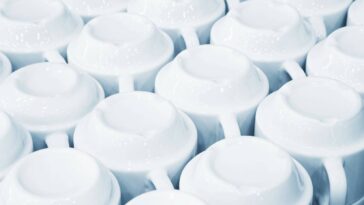 Secar copos com a boca para baixo pode esconder um risco silencioso