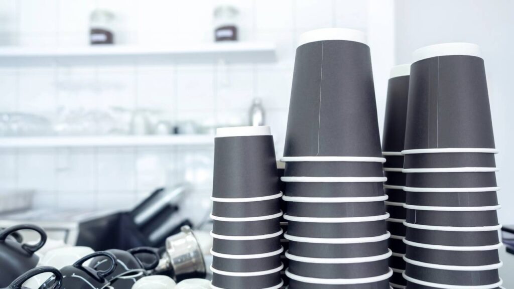 Secar copos com a boca para baixo pode esconder um risco silencioso