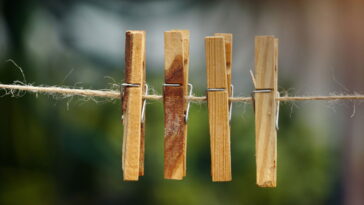 Como secar roupas rápido em dias de chuva com esse truque simples