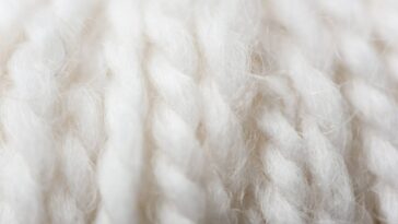 Esse top de crochê com alças ajustáveis virou o novo xodó do verão