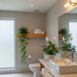 Comece hoje escolhendo uma planta adequada ao seu banheiro. Com poucos ajustes de luz, ventilação e rega, você transforma o ambiente em um refúgio verde, bonito e cheio de energia positiva.