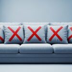 Sofás com menos elementos decorativos ganham destaque pela elegância e praticidade