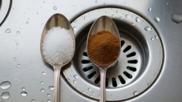 Duas colheres na pia podem eliminar odores e entupimentos de forma natural