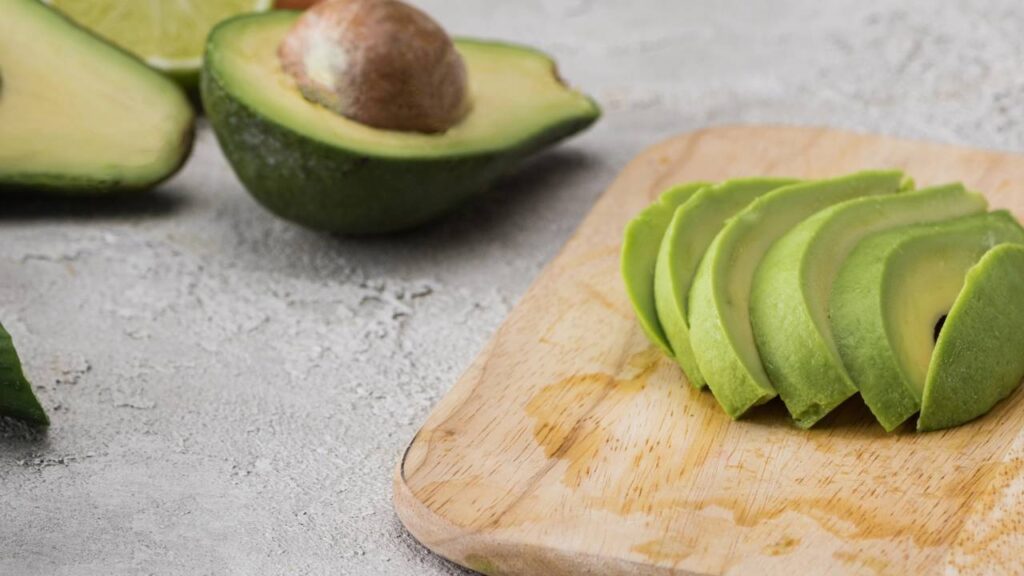 Abacate fresquinho por meses é possível com essa solução caseira simples e barata