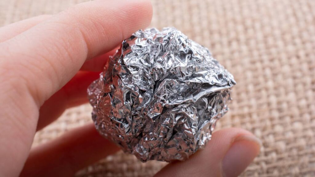 Poucos conhecem o poder do papel alumínio no cultivo do limoeiro