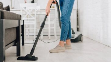 A dica simples que as donas de casa estão usando para deixar o aspirador cheirosinho - Créditos: depositphotos.com / AllaSerebrina