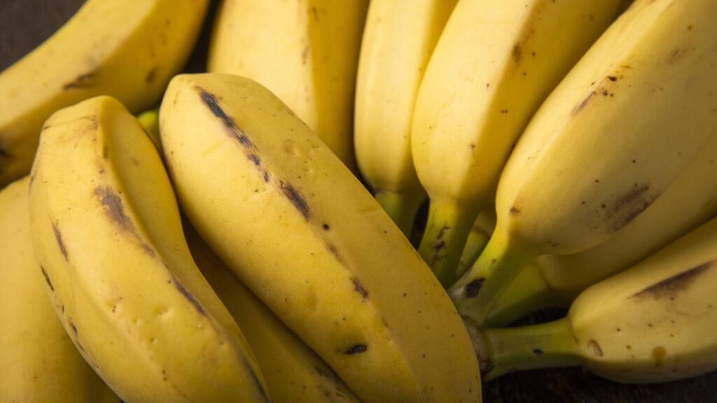 Esse truque simples salvou minhas bananas de irem para o lixo