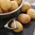 A dica mais eficaz e natural para guardar batatas por mais tempo