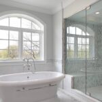 O truque simples que transformou meu box manchado em vidro novinho