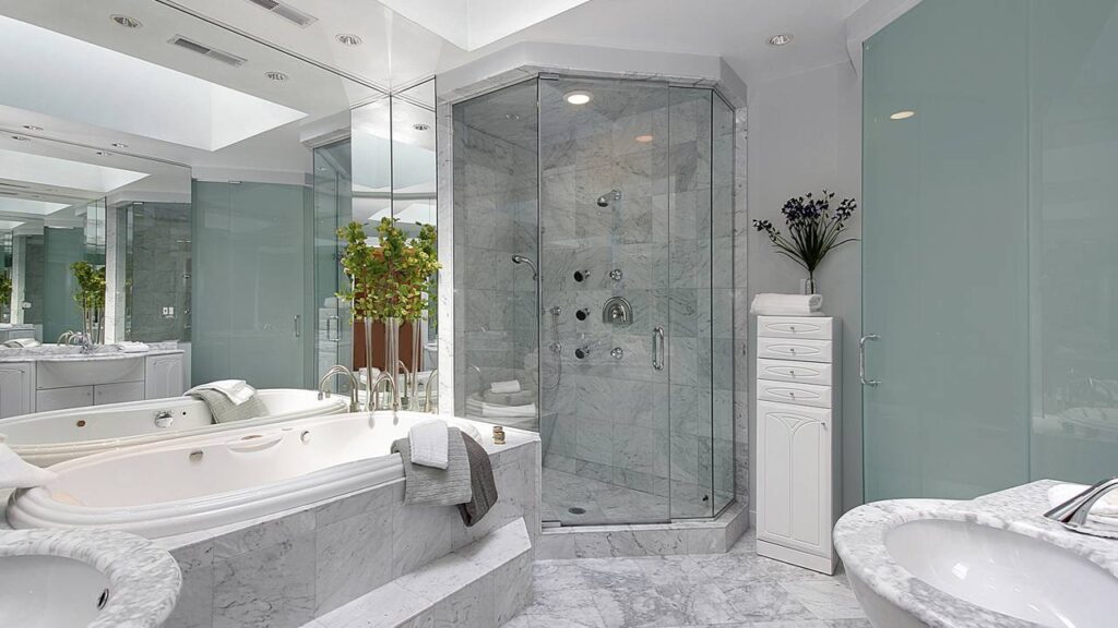 A melhor forma de tirar o branco do vidro do box com itens caseiros