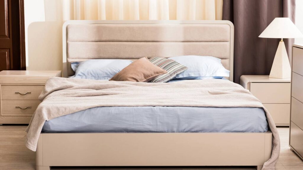 Adeus cabeceiras! Seu quarto nunca mais será o mesmo com essa nova moda da decoração