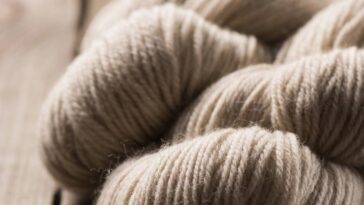 Mochilinha infantil em forma de bichinho em crochê para mais diversão