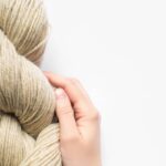 Para um sousplat bonito e resistente, escolha fios de algodão firmes e agulha compatível - Créditos: depositphotos.com / lantapix