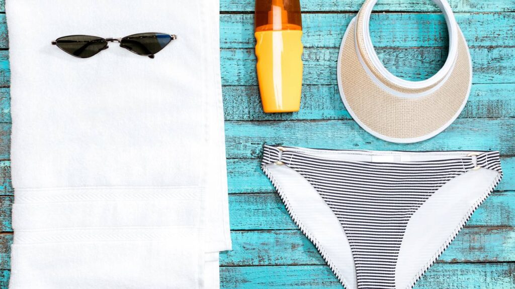 5 erros que deixam suas roupas de banho manchadas e como evitar