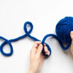 Protetor de cadeira de crochê azul petróleo para mais conforto e estilo