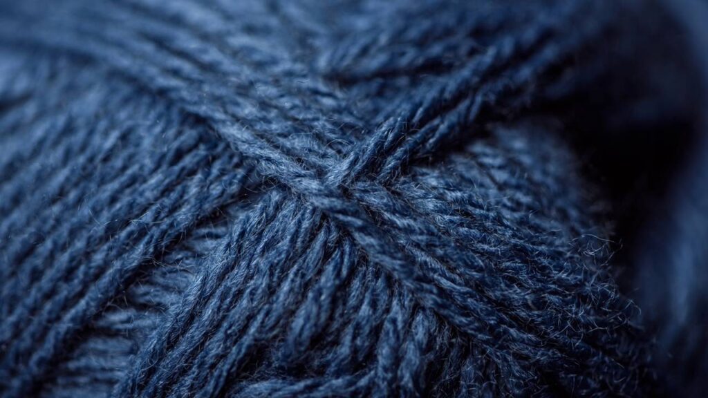 Protetor de cadeira de crochê azul petróleo para mais conforto e estilo