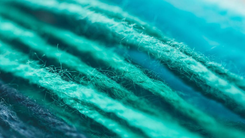 Manta para pet em crochê azul claro para conforto e carinho do seu amigo