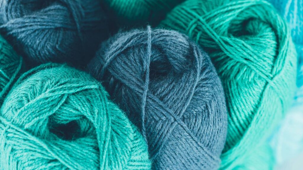 Manta para pet em crochê azul claro para conforto e carinho do seu amigo