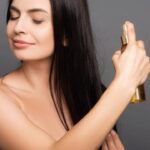 Por ser um recurso natural, econômico e eficaz, a água de alecrim pode se tornar uma aliada poderosa na rotina capilar – Créditos: depositphotos.com / VitalikRadko