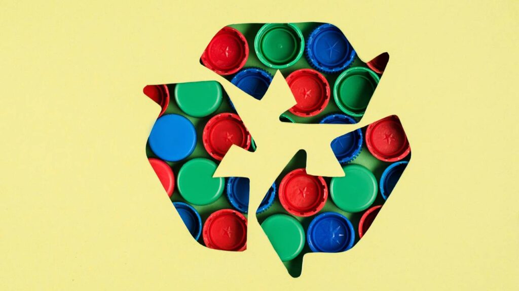 3 formas criativas de usar tampas de garrafa para afastar pragas das plantas