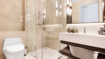 Se o vidro do seu box está fosco você precisa conhecer essa dica simples e barata