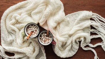 Esse cachecol de crochê está encantando quem ama peças feitas à mão