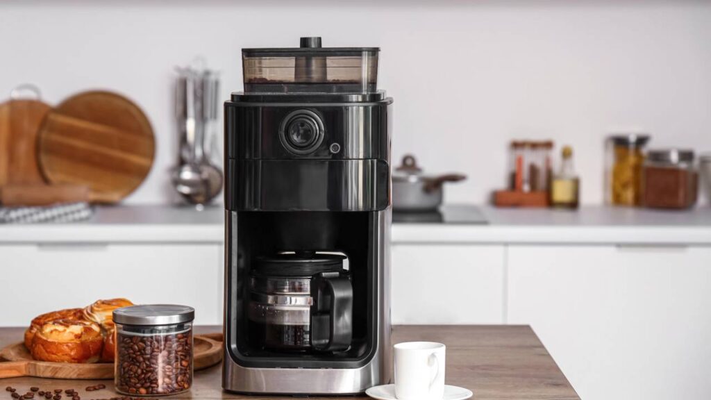 Os 5 passos simples para limpar sua cafeteira elétrica em casa com facilidade