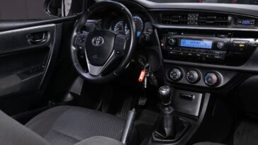 O segredo barato e eficiente que uso todas as vezes que limpo meu carro