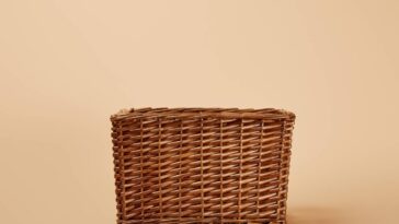 Essa ideia de crochê está transformando cestos comuns em decoração