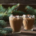 As 5 ideias para decorar o balcão no Natal com aconchego e bom gosto