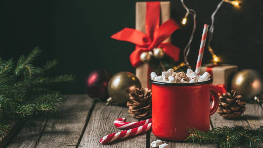 As 5 ideias lindas para transformar frascos de café em enfeites de Natal