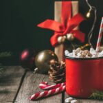 As 5 ideias lindas para transformar frascos de café em enfeites de Natal