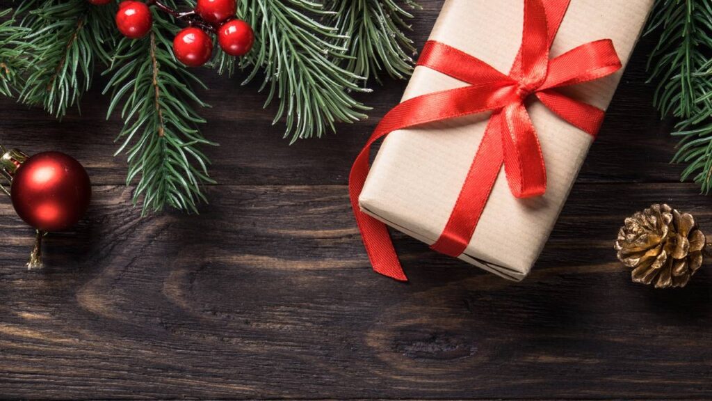 Esse truque com latinhas que virou febre nas decorações de Natal