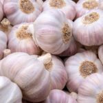 A mistura caseira mais eficiente para limpar e proteger suas plantas